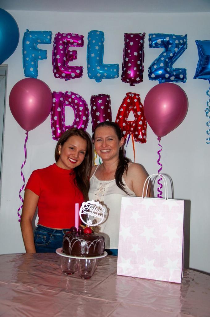 Jessica Cadena y Tatiana Ramirez Villarreal, homenajeada.